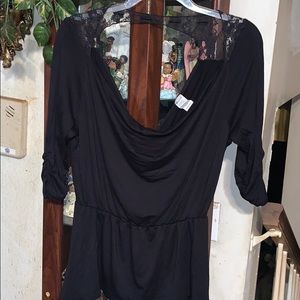 Sz 3xl top by 121 Boulevard has open back